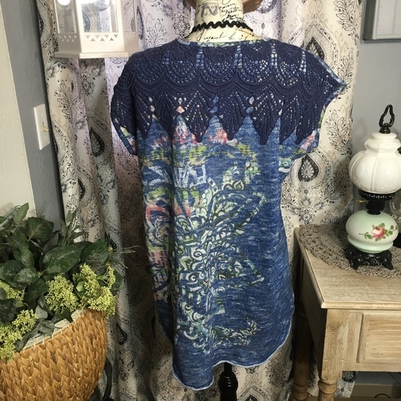 Chico’s short sleeve lace detailing top - Picture 6 of 8